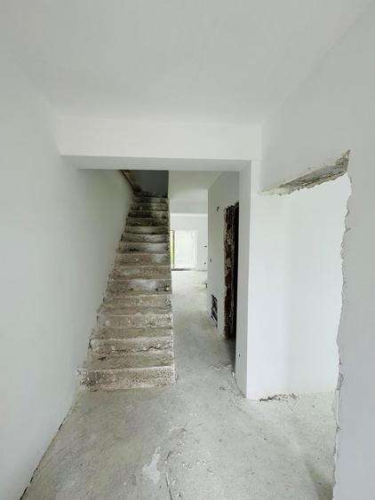 Duplex cu 4 camere cu Teren 250 Mp în Sânandrei