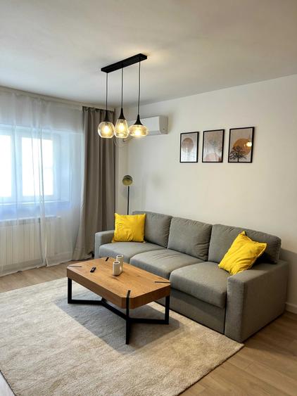 Apartament cu 3 camere semidecomandat în Dorobanți