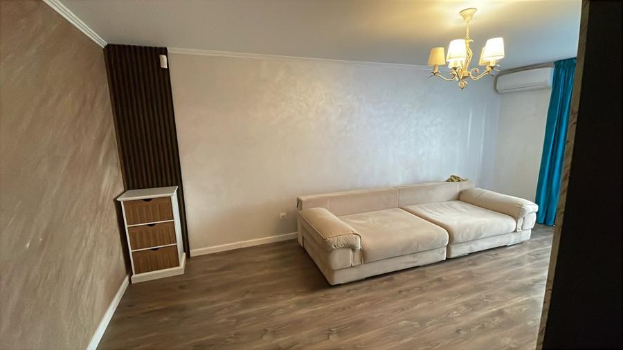 Apartament cu 2 camere decomandat, mobilat în Tractorul