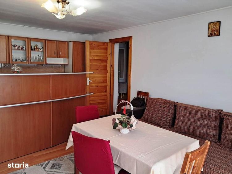 Apartament cu 3 camere în Cristian