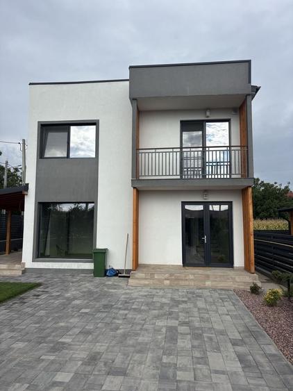 Casă cu 4 camere în Mărăcineni