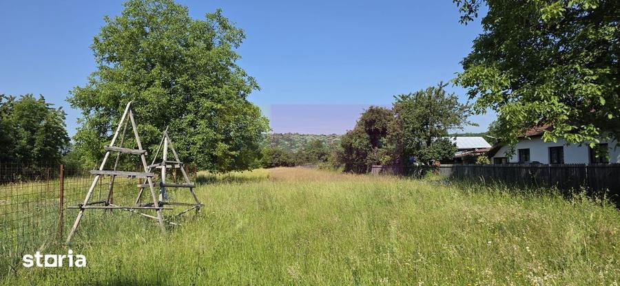 Teren de 2453 mp, în Brebu