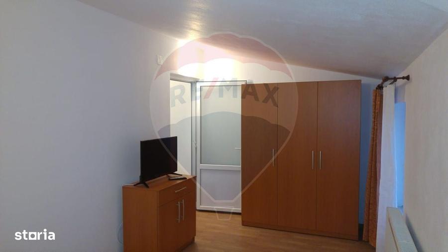 Casă cu 4 camere cu Teren 396 Mp în Central