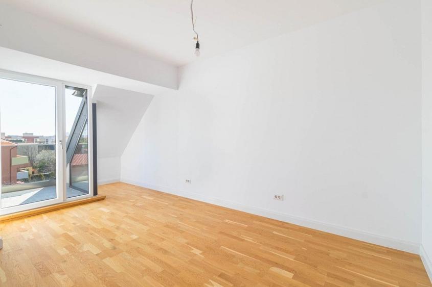 Apartament cu 4 camere decomandat în Sisești