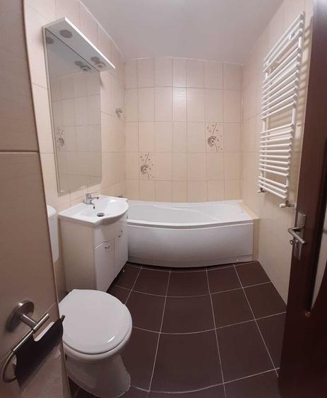 Apartament cu 3 camere decomandat în Exterior Vest