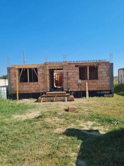 Casă cu Teren 1028 Mp în Berceni
