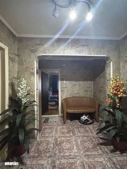 Apartament cu 3 camere decomandat în Prundu