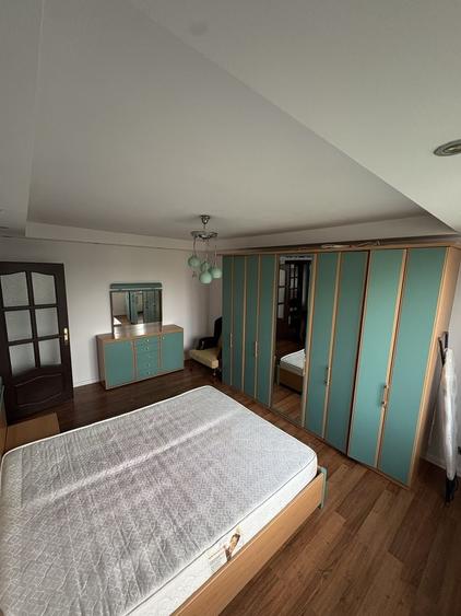 Apartament cu 3 camere decomandat în Exterior Vest