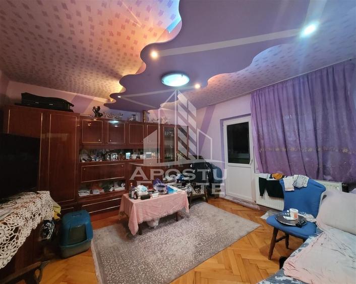 Apartament cu 3 camere decomandat, mobilat în Bucovina