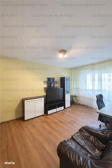 Apartament cu 3 camere decomandat în Astra