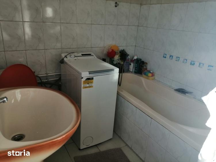 Casă cu 4 camere decomandat cu Teren 120 Mp în 1 Decembrie