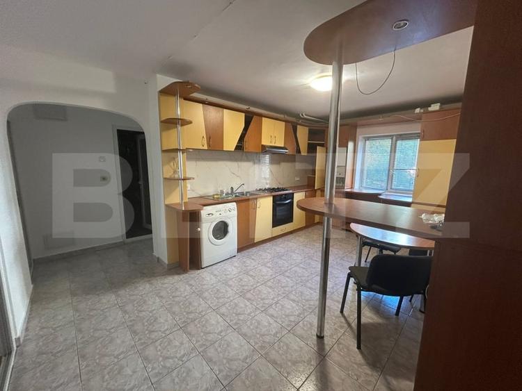 Apartament cu 3 camere decomandat, mobilat în Zorilor