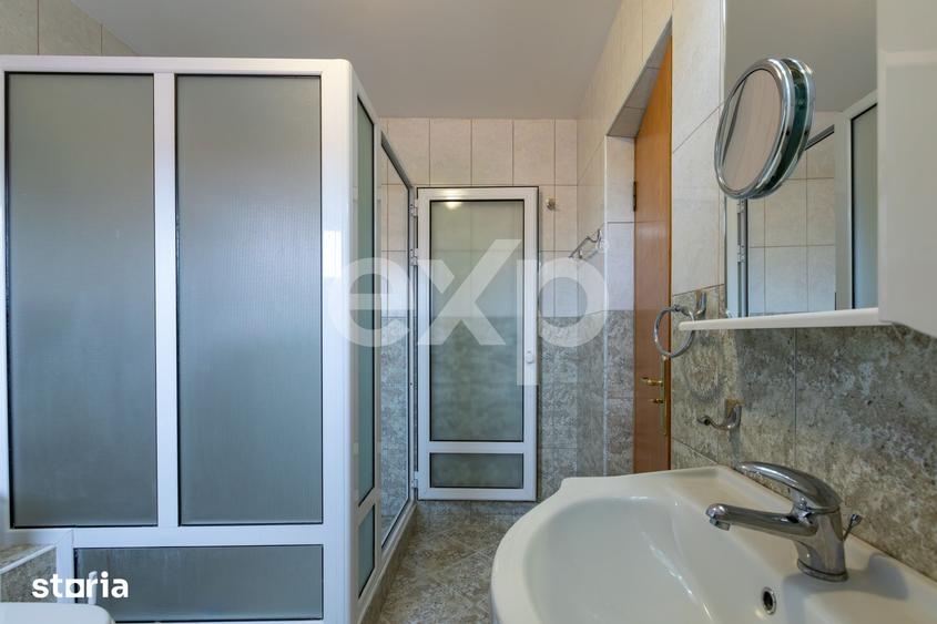 Casă cu 5 camere cu Teren 3659 Mp în Sărata