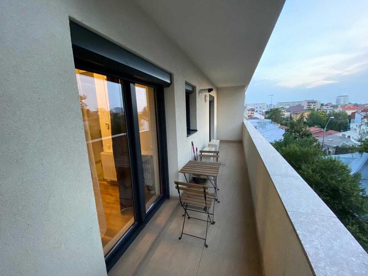 Apartament cu 2 camere semidecomandat în Banu Manta