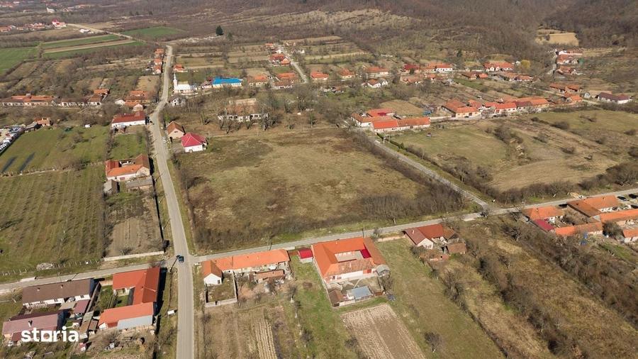 Casă cu 4 camere în Jupani