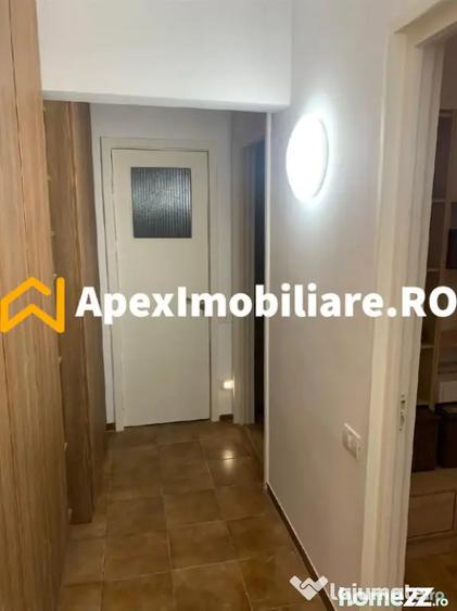 Apartament cu 3 camere decomandat, mobilat în Titan
