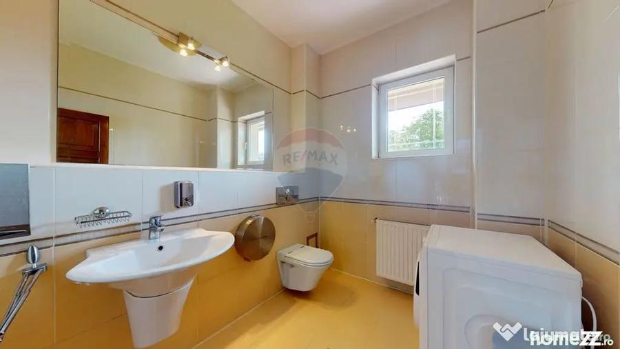 Casă cu 7 camere cu Teren 2418 Mp în Ghimbav Livadă