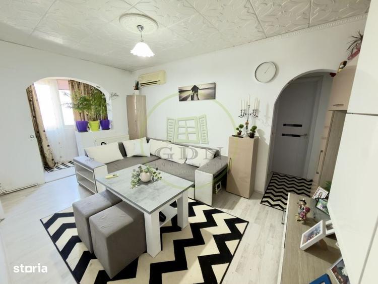 Apartament cu 4 camere semidecomandat în Craiovița Nouă