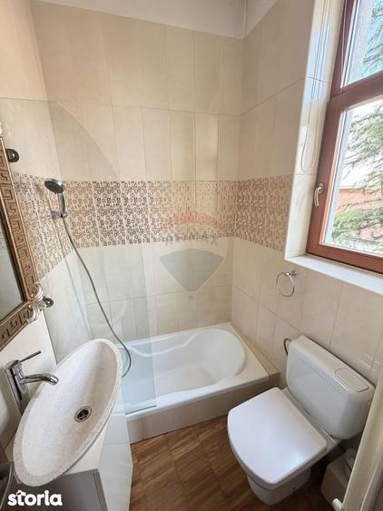 Casă cu 5 camere cu Teren 122 Mp în Iancului