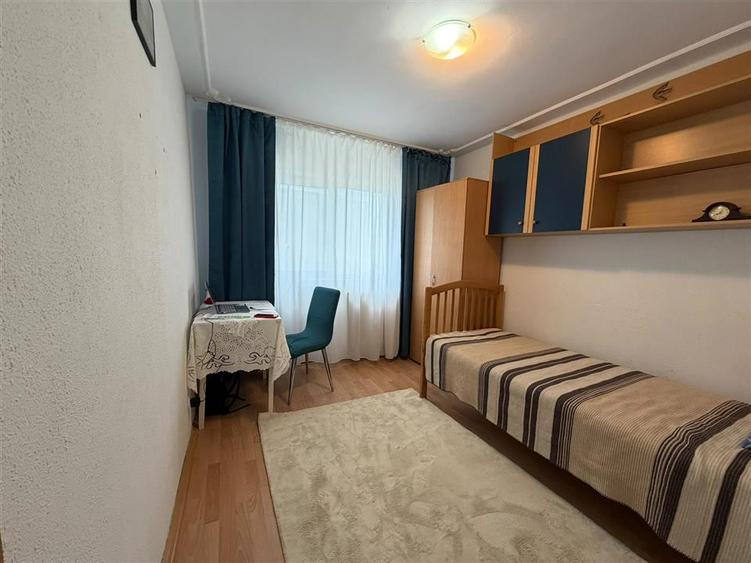 Apartament cu 4 camere decomandat în Târgu Cucu