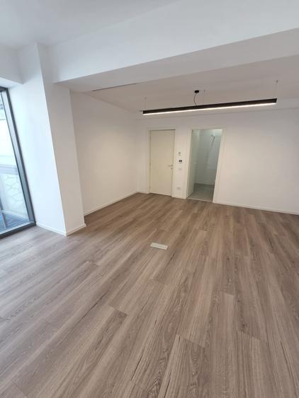 Apartament cu 4 camere decomandat în Națiunile Unite
