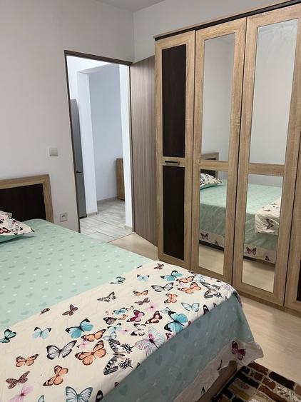 Apartament cu 3 camere semidecomandat în Drumul Taberei