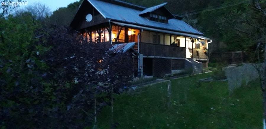 Casă cu 2 camere cu Teren 1800 Mp în Posești