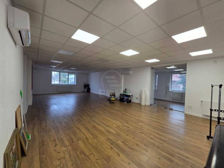Casă cu 9 camere cu Teren 800 Mp în Central