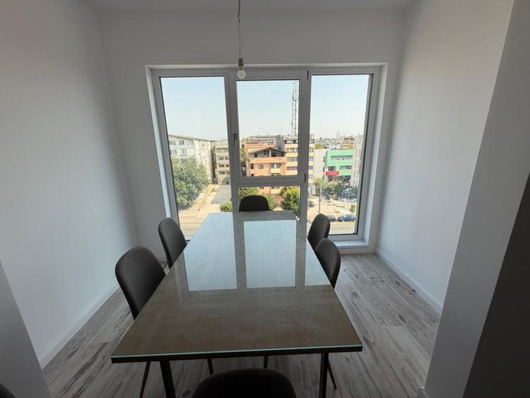 Apartament cu 3 camere decomandat, mobilat în Calea Severinului