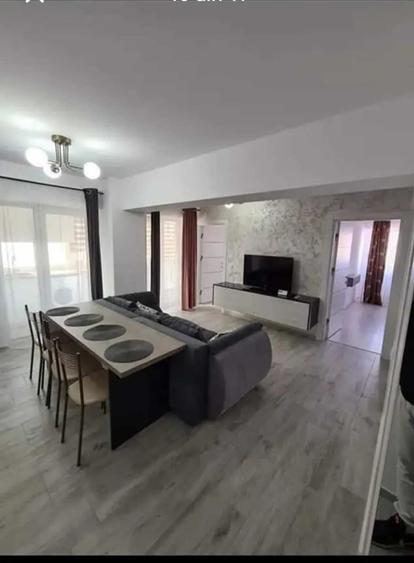 Apartament cu 3 camere decomandat în Rovine
