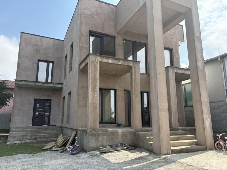Casă cu 4 camere în Crâng