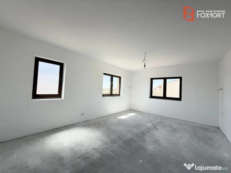 Casă cu 5 camere cu Teren 583 Mp în Săcălaz