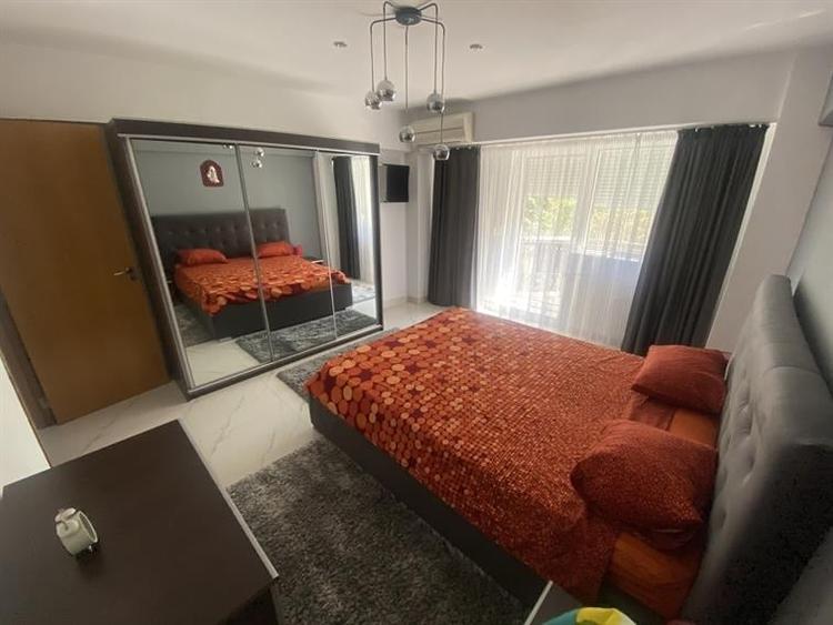 Apartament cu 3 camere decomandat, mobilat în P-ța Unirii — fotografia 2
