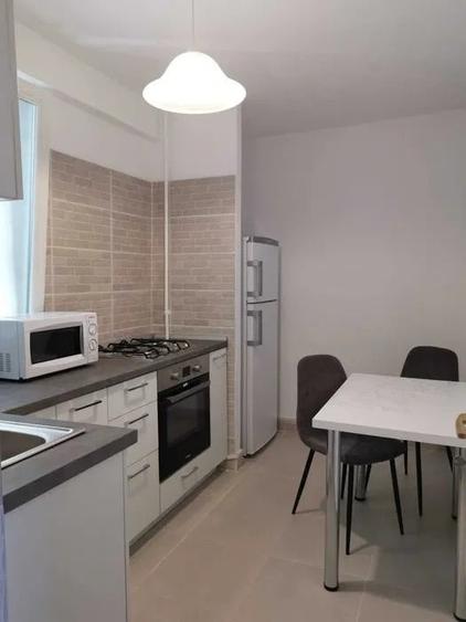 Apartament cu 2 camere decomandat, mobilat în Eroii Revoluției