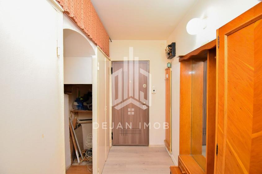 Apartament cu 2 camere semidecomandat în Simeria