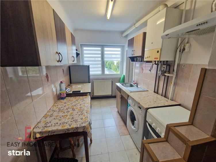 Apartament cu 2 camere semidecomandat în 22 Decembrie 1989