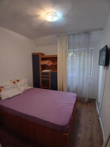Apartament cu 3 camere decomandat în Valu lui Traian
