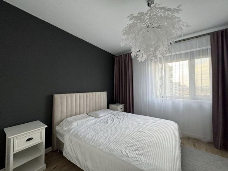 Apartament cu 4 camere decomandat, mobilat în Băneasa