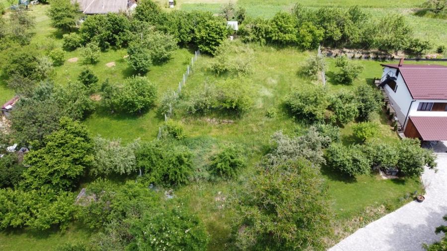 Teren Construcții intravilan de 800 mp, în Vâlcele