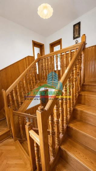 Casă cu 8 camere cu Teren 500 Mp în Vest