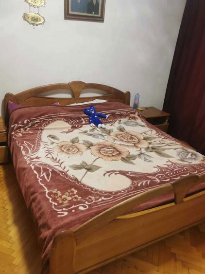 Apartament cu 3 camere semidecomandat în Podu Roș
