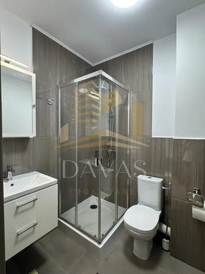 Apartament cu 3 camere semidecomandat, mobilat în Dâmbul Rotund