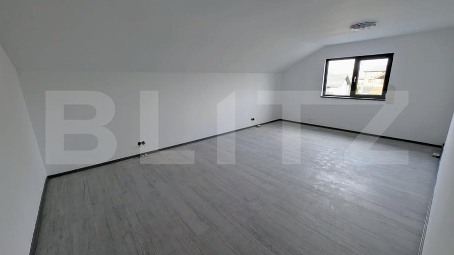 Duplex cu 4 camere cu Canalizare în Micești