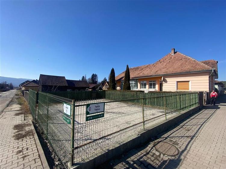 Casă individuală cu 3 camere cu Teren 680 Mp în Toplița