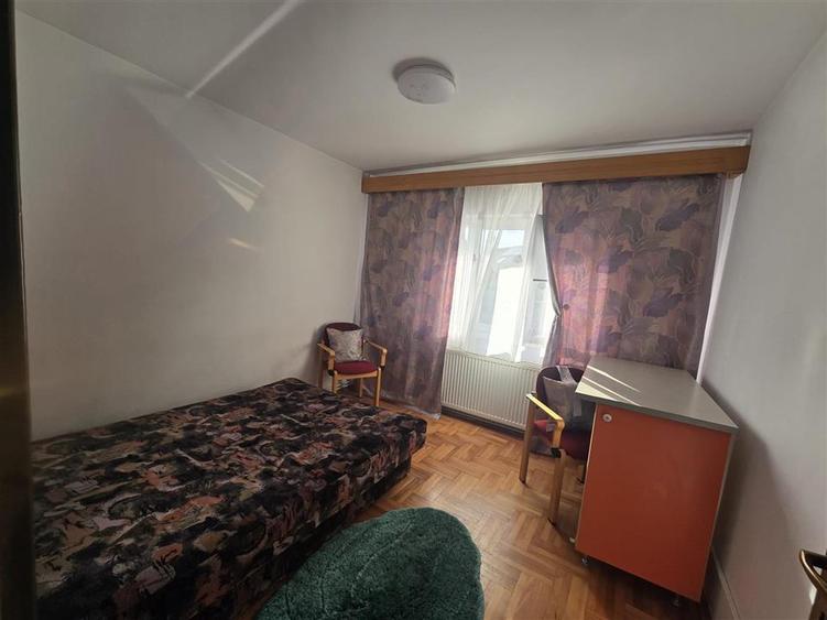 Apartament cu 3 camere decomandat, mobilat în Central