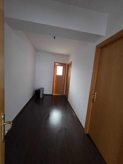 Apartament cu 3 camere decomandat în Șcheia