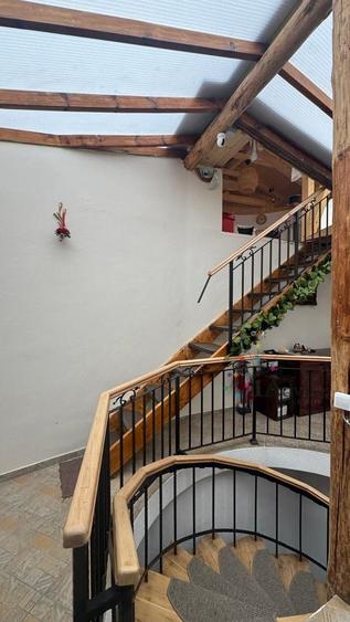 Apartament cu 4 camere semidecomandat în Schei