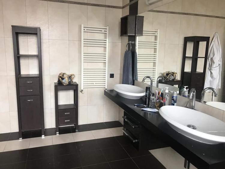 Casă individuală cu 3 camere cu Canalizare în Cetate