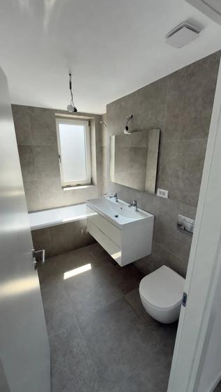 Apartament cu 3 camere decomandat în Exterior Vest