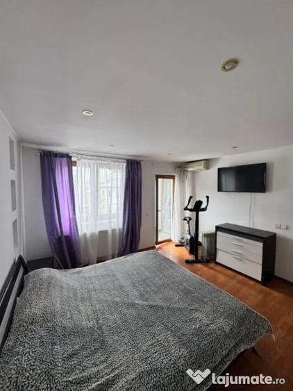 Casă cu 12 camere cu Teren 321 Mp în George Enescu